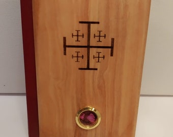 La Santa Biblia en español - Olive Wood Holy Bible in Spanish , Small Size