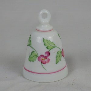 Fenton Art Glass White Mini Milk Glass Bell, Fenton Bell, Fenton Mini Bells, Art Glass, Glass Collectibles, Home Decor, Fenton Minis, Fenton