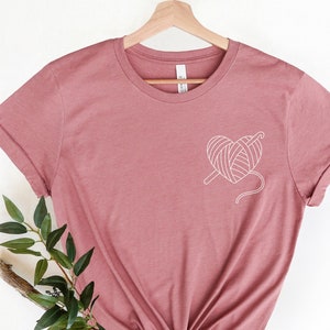 Camiseta de ganchillo, camiseta de ganchillo divertida, camiseta de amante de ganchillo, camiseta de corazón de ganchillo, regalo para amante de ganchillo, camiseta de punto, mamá artesana
