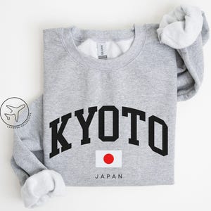 Felpa Kyoto, Felpa girocollo con bandiera giapponese, Regalo Kyoto, Maglione con estetica giapponese, Pullover da viaggio in Giappone, Maglione unisex