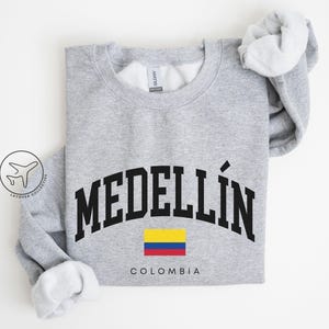 Medellín Colombia Sweatshirt, Colombian Flag Crewneck, College Style Medellín Pullover, South America Travel Gift, Unisex Sweater