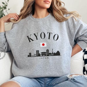Felpa con cappuccio di Kyoto, girocollo con skyline del Giappone, pullover con città di Kyoto, regalo di viaggio giapponese, maglione unisex giapponese, souvenir di Kyoto
