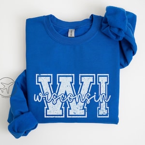 Wisconsin Sweatshirt, Wisconsin Varsity Shirt, Wisconsin WI Crewneck Sweater, Vintage Distressed Graphic, Travel Gift, Unisex Sweatshirt