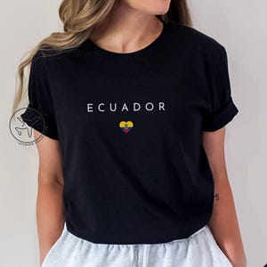 Shirt met hart van Ecuador, T-shirt met ronde hals Ecuador, T-shirt Ecuador, cadeau Ecuador, trui vlag Ecuador, souvenir Ecuador, reistrui