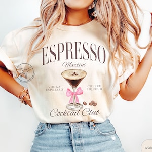 Koszulka Espresso Martini, Uroczy T-shirt Koktajlowy, Koszulka Tini Time, Koszulka Espresso, Prezent dla Miłośnika Koktajli, Prezent dla Miłośnika Kawy