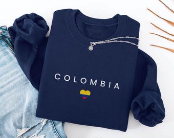 Sudadera minimalista con corazón y bandera de Colombia, cuello redondo, orgullo colombiano