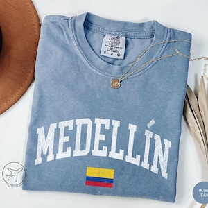 Distressed Medellín Shirt, Colombia Flag Tee, Vintage Varsity Style Travel T-Shirt, Colombian Souvenir Gift
