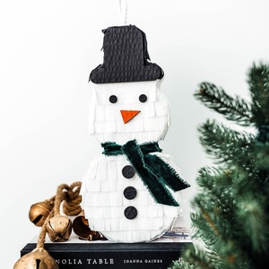 Snowball snowman piñata