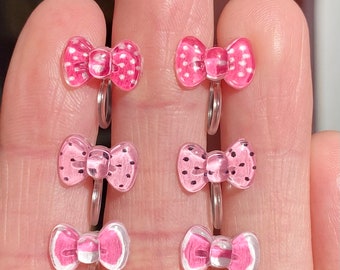 Pendientes invisibles con lazo para niñas, mujeres y niños pequeños. Sin perforaciones. Lindos y divertidos lazos delicados. Joyería hipoalergénica. Regalos.