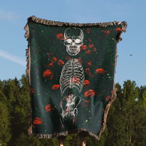 Memento Mori Manta tejida Estoico Marco Aurelio Macabro Arte Estoicismo Floral Brujería Tapiz Gótico Sur Manta Oscura Academia Decoración