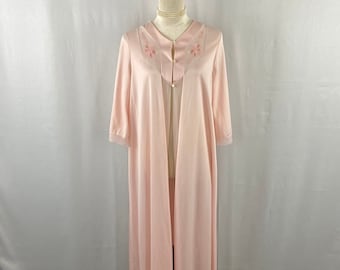 Romantic 1960s Peignoir Robe, Elegant Blush Pink Nylon Nightgown, Embroidered Feminine Sleepwear, Collectible Boudoir Fashion, Size 32-34