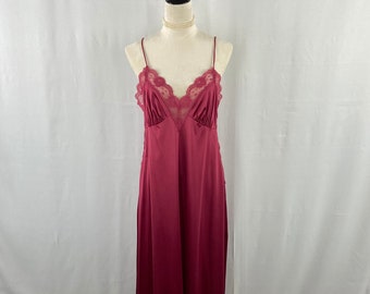 Vintage JCPenney Magenta Satin Nightgown Lace Detail Size M, Elegant Retro Lingerie, Collectible Sleepwear, Romantic Feminine Boudoir