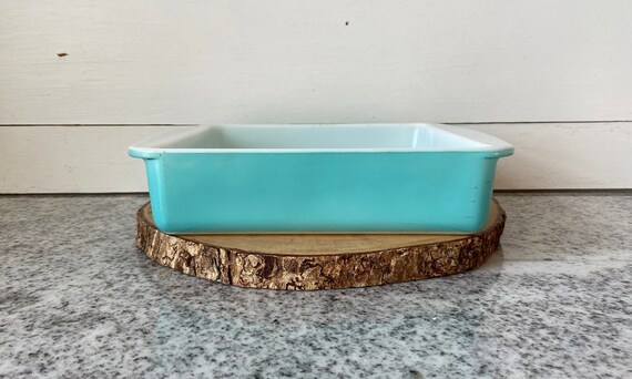 Robin s Egg Blue Vintage Pyrex Square Casserole Dish 8 Baking Pan 222 Vintage Pyrex Brownie Pan Valentine s Day Gift Pyrex Lover Gift Etsy Canada