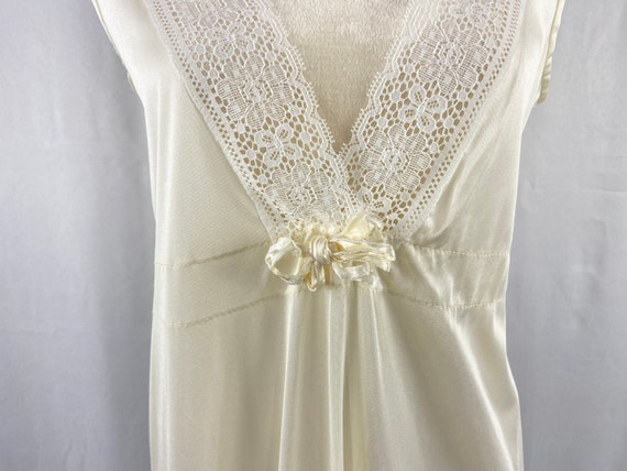 Elegant Ivory Vintage Nightgown Size S, The Royal… - image 3