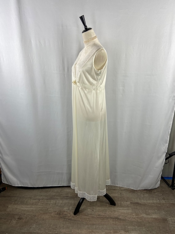 Elegant Ivory Vintage Nightgown Size S, The Royal… - image 6