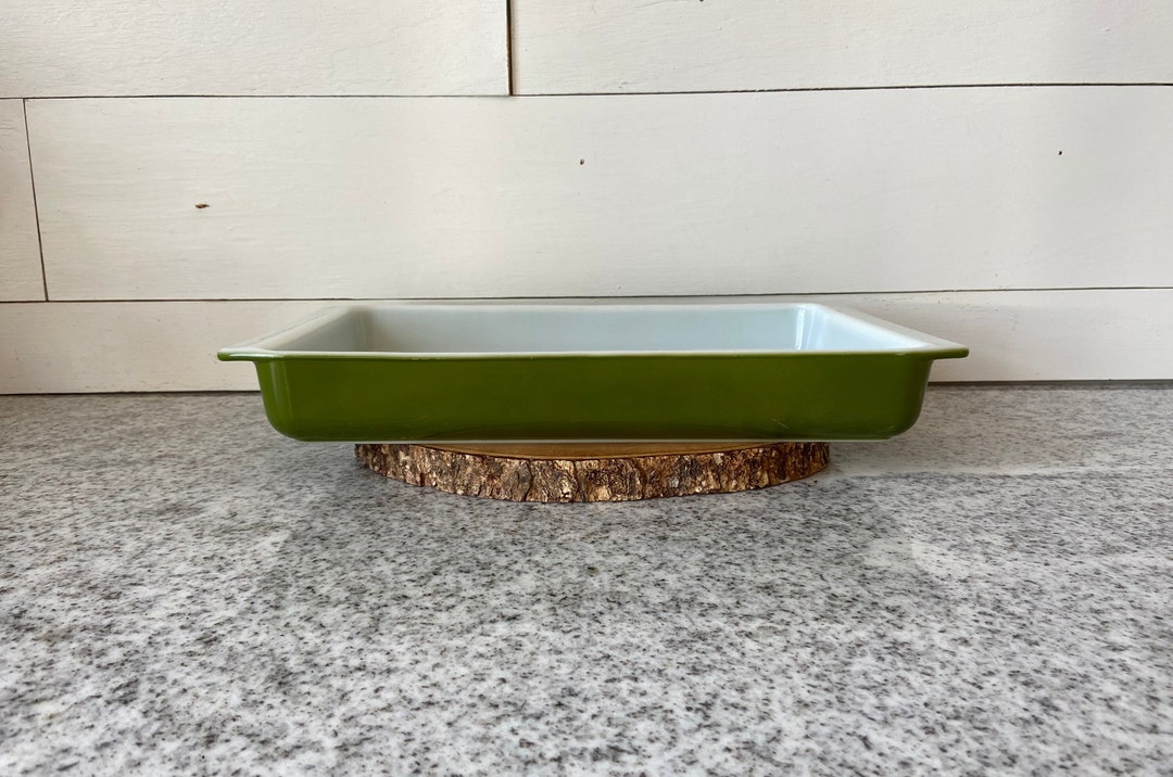 Vintage Pyrex Lasagna Pan in Solid Green or Verde Rectangle Baking Pan