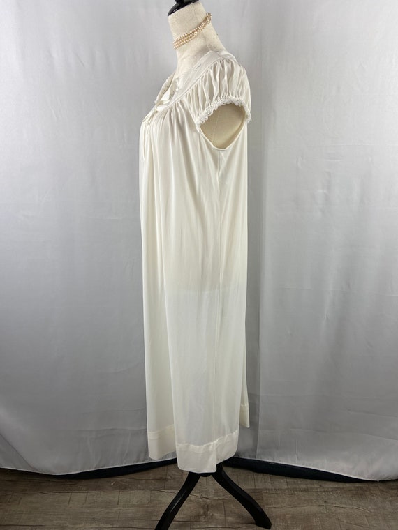 Vintage Silky White Long Nightgown Floral Lace To… - image 5