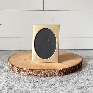 Vintage 3.5x5 Oval Picture Frame, Mid-Century Brass Gold Metal Photo Frame with Easel Back, Small Tabletop Portrait Frame, 1970s Home Decor