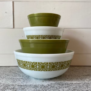 Autumn Floral (Verde) Vintage Pyrex Mixing Bowl Complete Set of 4 | 401 402 403 404 1960s | Avocado Green MCM Mid-Century Modern Gift