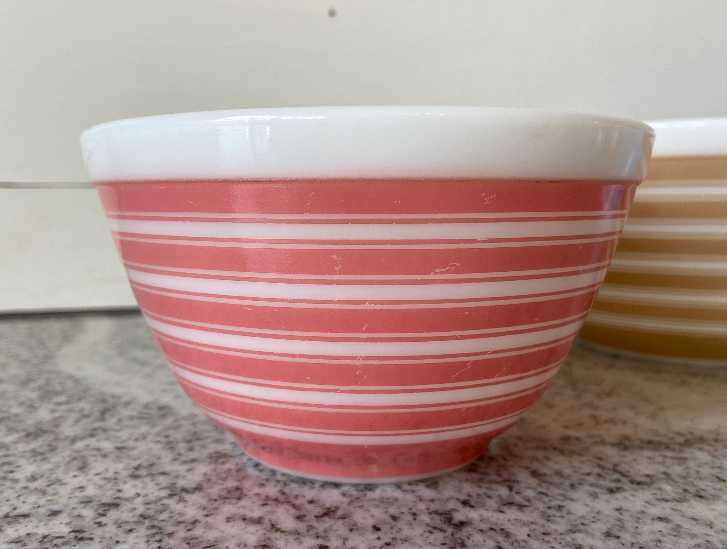 オールドパイレックス レインボーストライプボウル ピンク 3個セット Rainbow Stripes Vintage Pyrex Complete Mixing Bowl Set of 3