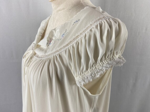 Vintage Silky White Long Nightgown Floral Lace To… - image 3