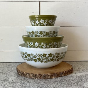 Vintage Pyrex Spring Blossom Crazy Daisy Mixing Bowl Complete Set 401-404, 1970s Pyrex Avocado Green Floral Pyrex, Wedding Gift Mother's Day