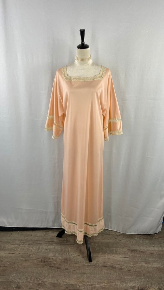 Vintage Formfit Rogers Peach Nightgown with Cream… - image 1