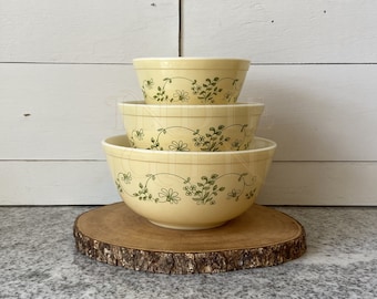 Vintage Pyrex Shenandoah or Wintergreen Mixing Bowl Set 401 - 403 1980s Pyrex, Yellow Green Flowers Vines Cottagecore, Gift for Her