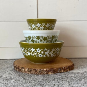 Spring Blossom Crazy Daisy Vintage Pyrex Mixing Bowl Set of 3 | 401 402 403 1970s Avocado Green Floral | Birthday Gift Valentine's Gift