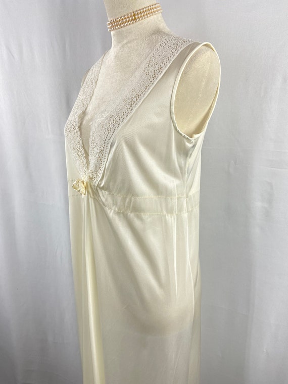 Elegant Ivory Vintage Nightgown Size S, The Royal… - image 7