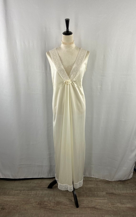 Elegant Ivory Vintage Nightgown Size S, The Royal… - image 1