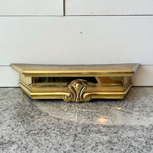 Étagère murale dorée ornée de Style florentin italien des années 1960 Syroco or étagère flottante moule en plastique or Hollywood Regency Style Decor - France