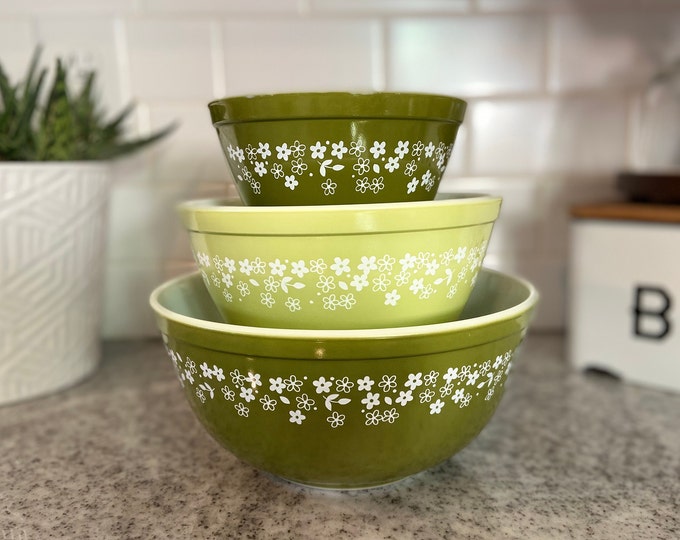Spring Blossom Green Vintage Pyrex 1970s Crazy Daisy Small Flowers