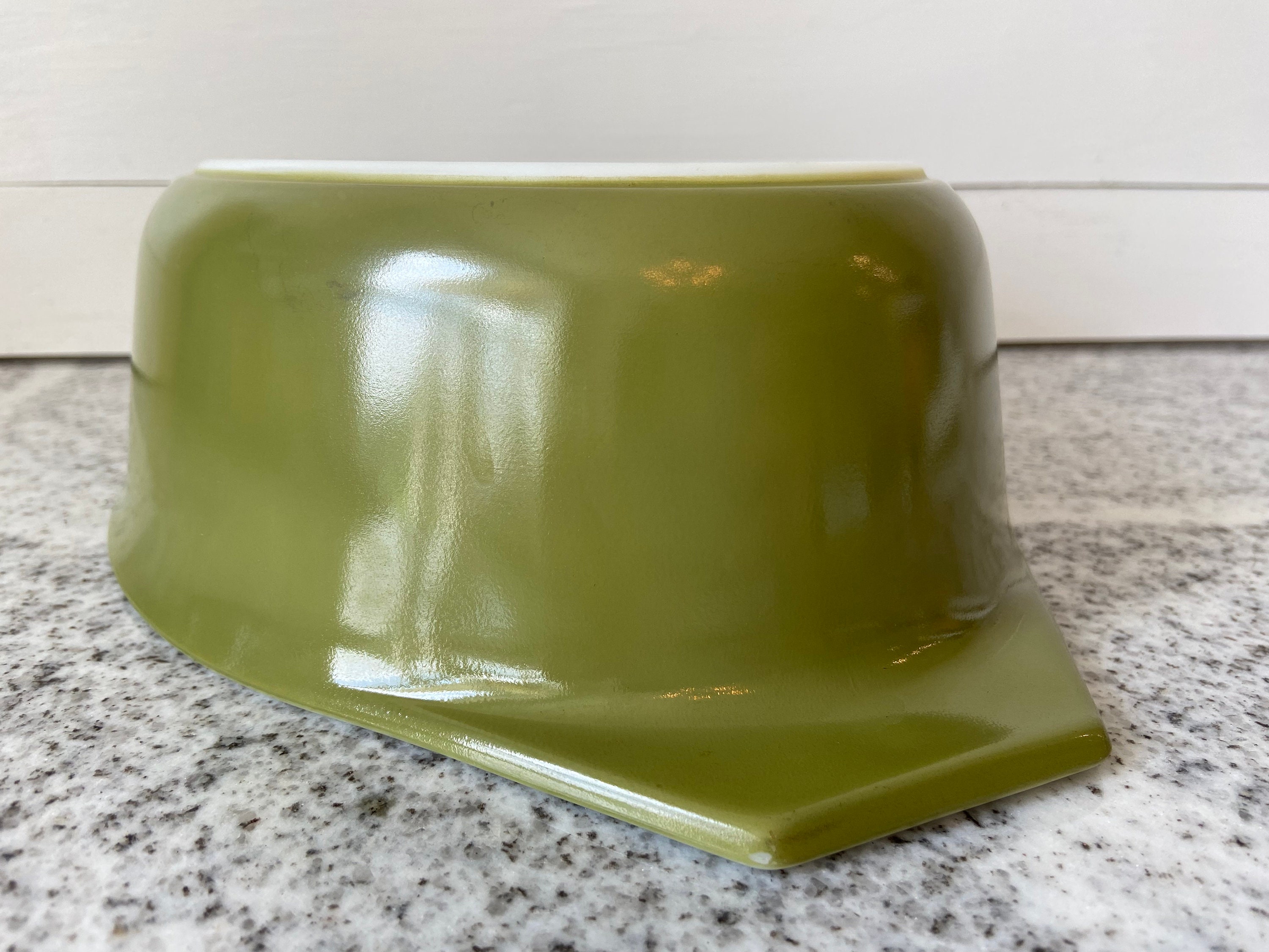 Tupperware Legacy Green Oval Microwave Casserole Dish With White Lid 7 1/4  X 10 1/2 
