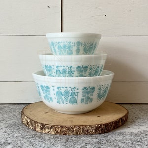 Vintage Amish Butterprint Pyrex Mixing Bowl Set 401 - 403, 1960s Pyrex Farmhouse Folk Art Cottage Turquoise Blue, Wedding Gift, Gift for Her