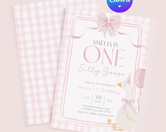 Invito di compleanno "Silly Little Goose". Invito modificabile "Silly Goose One". Tema per il primo compleanno delle bambine, motivo a quadretti rosa e fiocco. G7