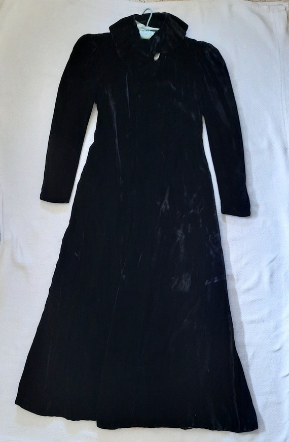 1930s Vintage Black Velvet Opera Cape - image 5