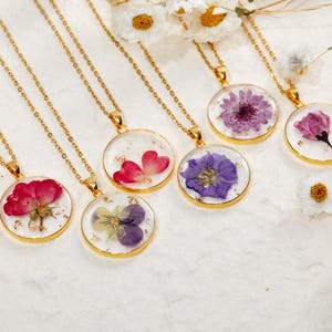 本物のドライ誕生月花、誕生花ネックレス、押し花ネックレス、ボヘミアンジュエリー、ジュエリーファミリーギフト、ブライズメイドギフト、彼女へのギフト