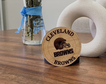 Cleveland Browns-underlägg - Anpassade laserskurna träunderlägg för fotbollsfans, perfekt tillbehör till hemmabaren, present till sportälskare, set om 4