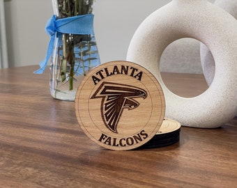 Sottobicchieri Atlanta Falcons - Sottobicchieri in legno tagliati al laser personalizzati per gli appassionati di football, accessorio perfetto per il bar di casa, regalo per gli amanti dello sport, set da 4