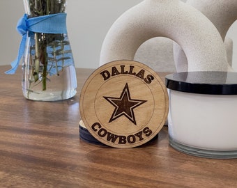 Sottobicchieri Dallas Cowboys - Sottobicchieri in legno tagliati al laser personalizzati per gli appassionati di football, accessorio perfetto per il bar di casa, regalo per gli amanti dello sport, set da 4