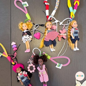 90er Jahre Modepuppe Taschenanhänger, süße Puppe Schlüsselanhänger, Y2K Taschenanhänger, Seil Taschenanhänger, Fidget Spielzeug Schlüssel Charms, emotionale Unterstützung Schlüsselanhänger Geschenk