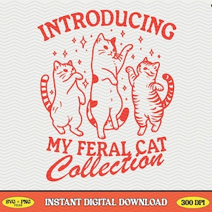 Puede incluir: Dise&ntilde;o gr&aacute;fico rojo con el texto "Introducing My Feral Cat Collection" y tres gatos estilizados bailando. El dise&ntilde;o est&aacute; sobre un fondo blanco con un patr&oacute;n de chevron.