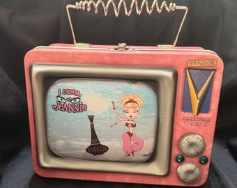 Vandor I Dream of Jeannie TV Scatola per il pranzo in latta / 1999 da collezione / Televisione retrò rosa / Barbara Eden / Vintage