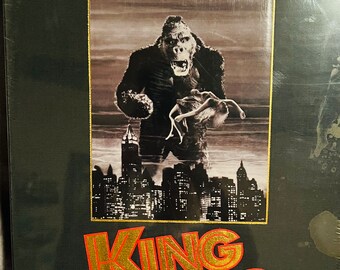 Set VHS King Kong Collectors Edition per il 60° anniversario più fotogrammi di pellicola da 35 mm sigillati