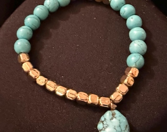 Vintage Turquoise Howlite Stretch Bracelet with Raw Stone Charm and Gold Copper Nugget Beads — 8 Inch