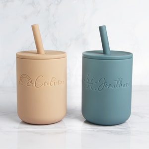 Gobelet à bec en silicone avec nom personnalisé avec paille pour bébé de 6 mois et plus, pas de renversement, tasse d'entraînement personnalisée gravée pour tout-petit - 7 oz