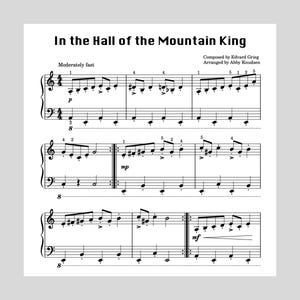 Może przedstawiać: Nuty do utworu "W grocie Króla Gór" Edwarda Griega, w aranżacji Abby Knudsen. Muzyka zapisana czarnym tuszem na białym papierze, z nutami, symbolami i tekstem, w tym "Moderately fast".
