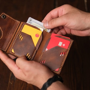Cartera minimalista de cuero para hombre personalizada con diseño de camello, tarjetero minimalista de cuero, billetera plegable, regalo de aniversario, regalo de San Valentín