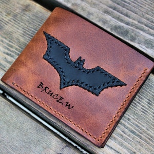 Cartera de cuero personalizada con diseño de murciélago, cartera de cuero con el logotipo de murciélago, regalo para él, regalo personalizado, regalo para novios, regalo de San Valentín